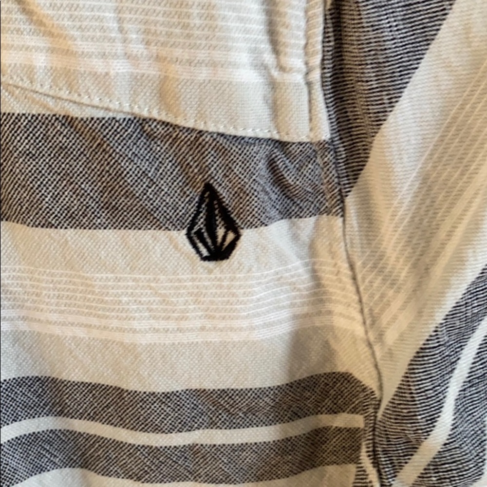 Volcom Button up shirt. - Picture 5 of 5